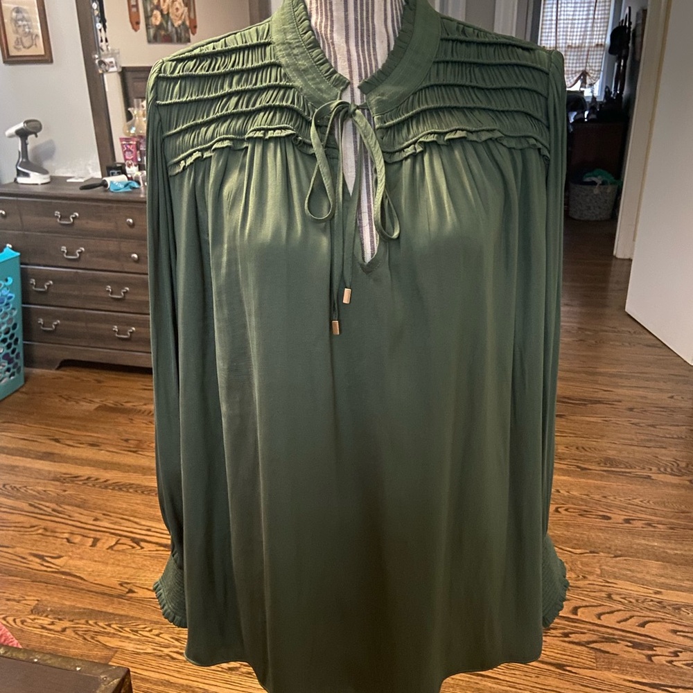 T Tahari Olive Green Blouse with Pleated Design - Picture 2 of 7
